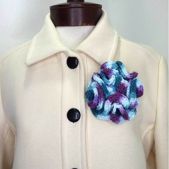 Floral Crochet Brooch Purple Ombre Hand Crafted Pin Swirl Colorful Cotton Rose - Picture 8 of 9
